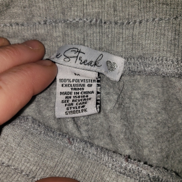 Gray sweat pants Size M with two front pockets with drawstrings - Picture 2 of 4